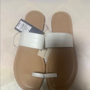 Women's sandals, Universal Thread different sizes 6.5, 9,White/Juno